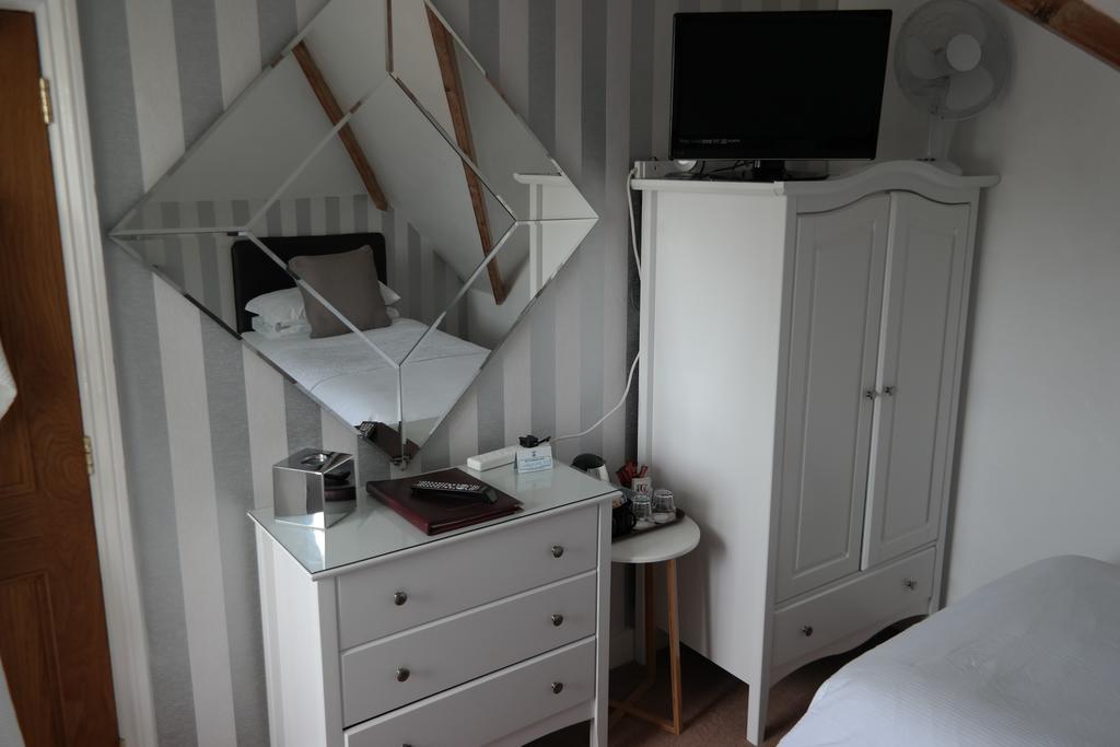 Lakeside 4*